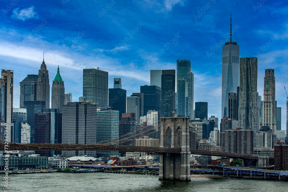 Obraz premium Brooklyn Bridge with the blue sky linking the boroughs of Manhattan and Brooklyn in New York (USA) this bridge is one of the most famous and well known in the Big Apple.