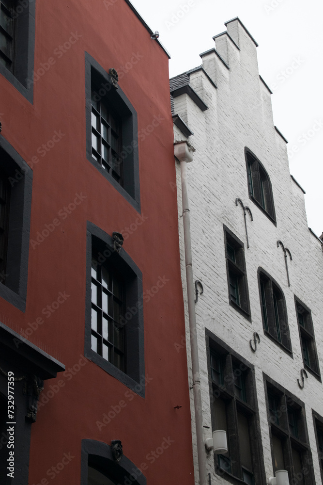 Fassaden von Häusern in der Altstadt in Köln