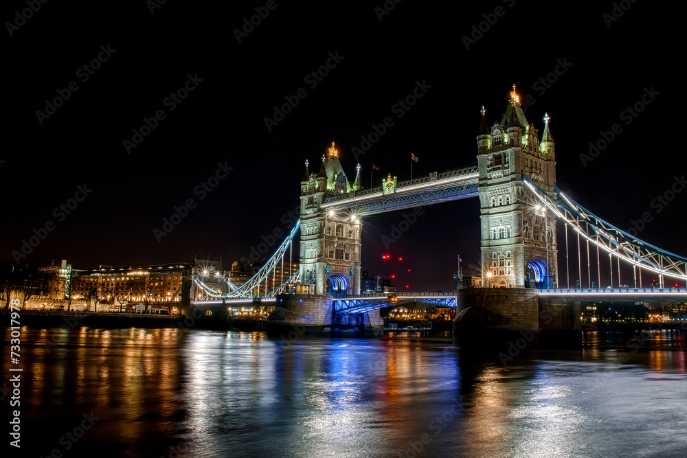 Obraz premium Tower Bridge Crossing The River Thames in London, UK, Lit up at Night