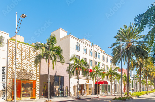 Obraz na płótnie Luxury buildings and palms in world famous Rodeo Drive in Beverly Hills w salonie