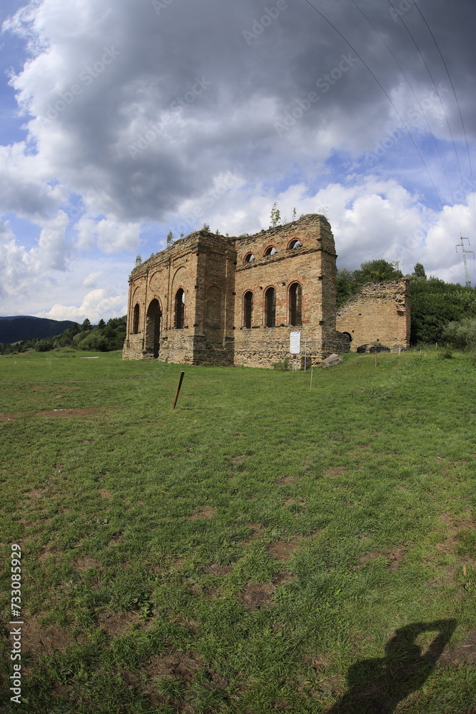 Slovaikia abandoned ruins i nthe summer