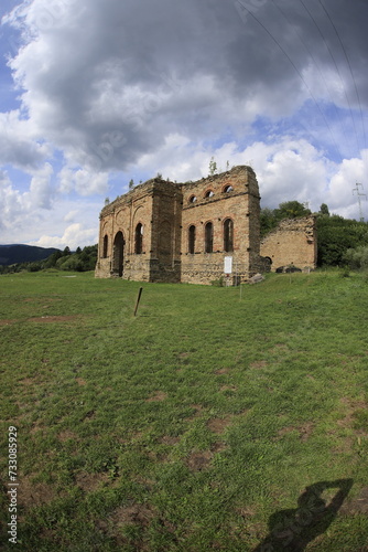 Slovaikia abandoned ruins i nthe summer © Ruchacz