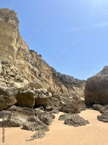 rocky coast of the ocean, rocks at the ocean beach, ocean horizon