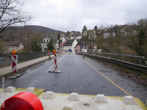Gesperrte Lennebrücke bei Altena-Nachrodt im Sauerland / durch marode Brücken wird ganze Region abgehängt