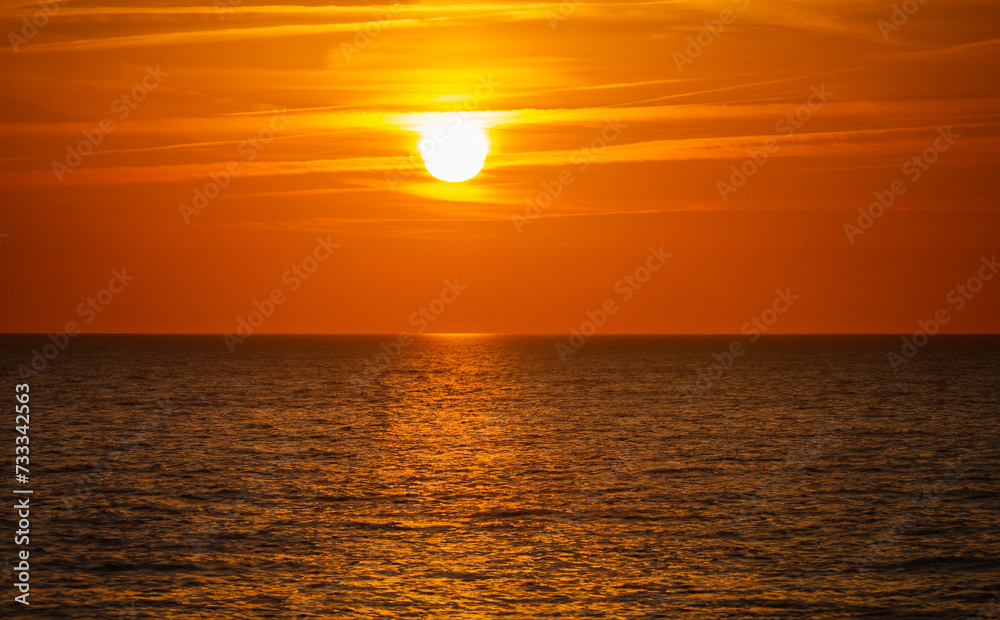 pôr de sol no mar