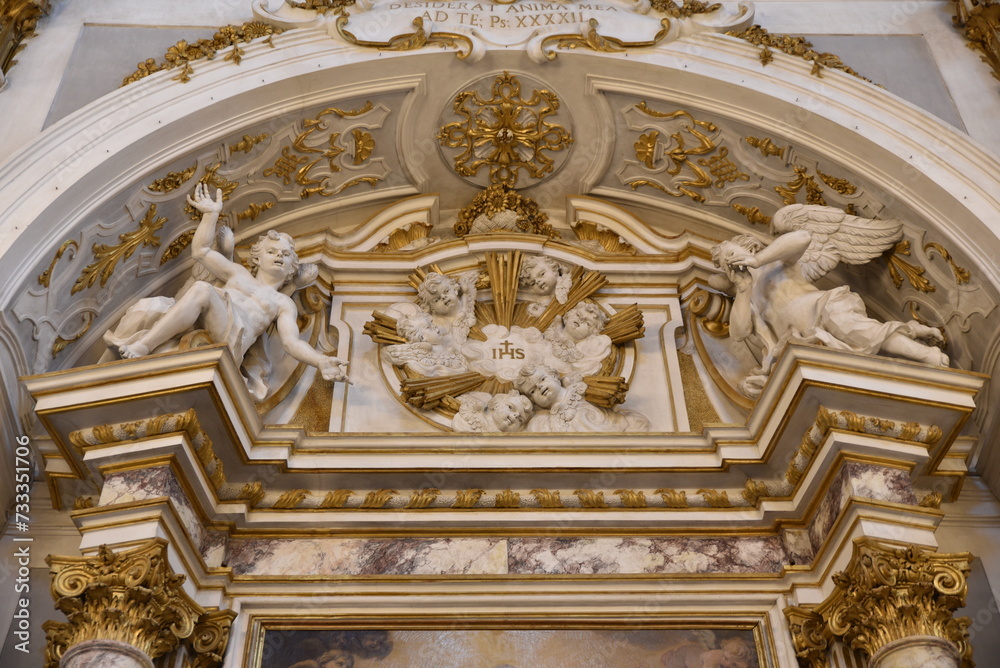 Autel baroque à Pistoia en Toscane. Italie