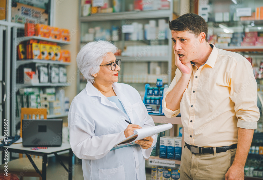 Obraz premium pharmacist is asking about a patient's condition in order to prescribe medication according to the patient's symptoms who come for prescription consultation in a modern pharmacy.