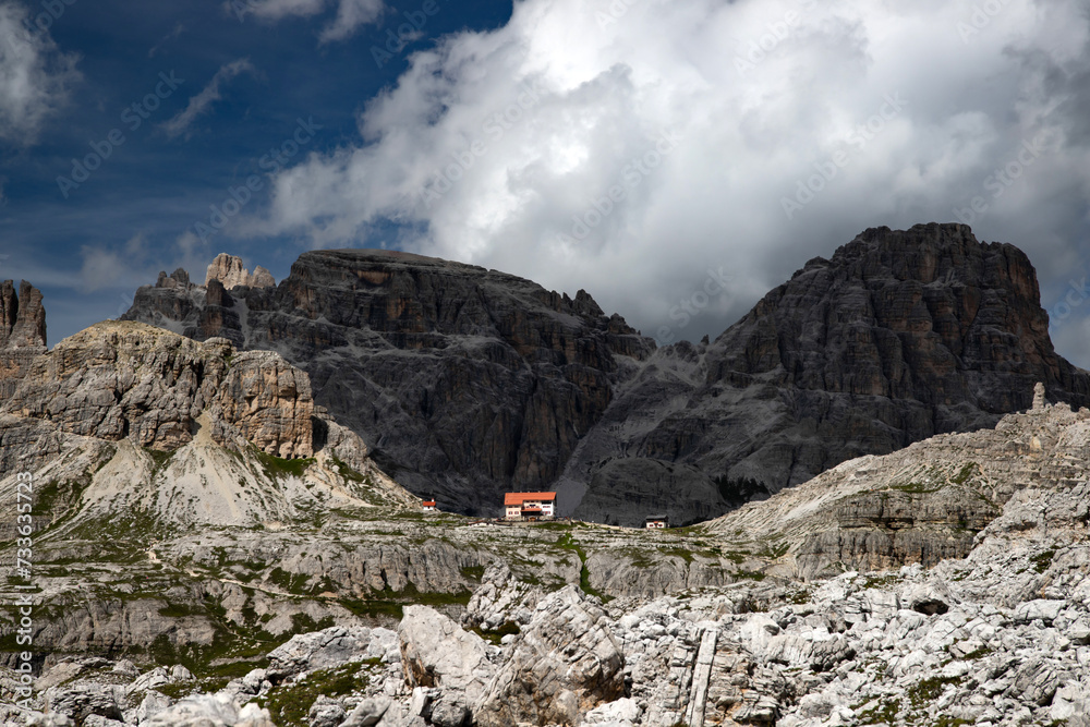 Φωτογραφία Rifugio Locatelli, mountain hut Antonio Locatelli, in the Tre Cime nature park