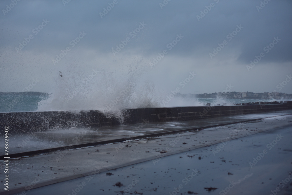 Grandes marées à Saint-Malo - vagues de submersion Grandes marées à Saint-Malo - vagues de submersion