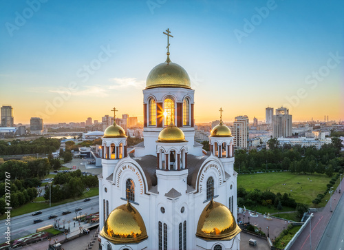Obraz na plátne Summer Yekaterinburg and Temple on Blood in beautiful clear sunset