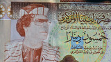 un retrato del presidente libio muamar gadafi en un billete de libia
