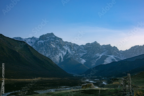 Maya Snow Mountain, Wuwei City, Gansu Province-blue sky against the landscape © 江乐 陈