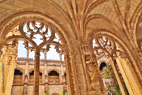 Toledo: Chiostro interno del Monasterio de San Juan de los Reyes -  Spagna © lamio