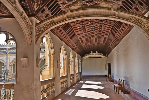 Toledo: Chiostro interno del Monasterio de San Juan de los Reyes -  Spagna © lamio