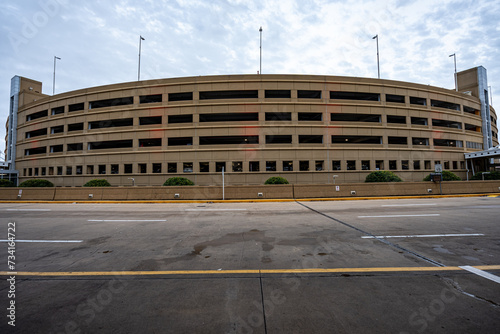 Obraz na płótnie Birmingham Shuttlesworth International Airport Parking Garage at Midday on a Sunday w salonie