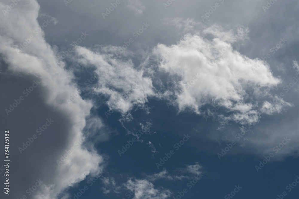 Wolken über Marburg unterwegs