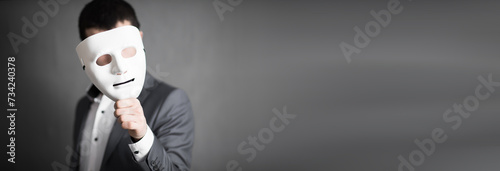 Fotografi man hand mask