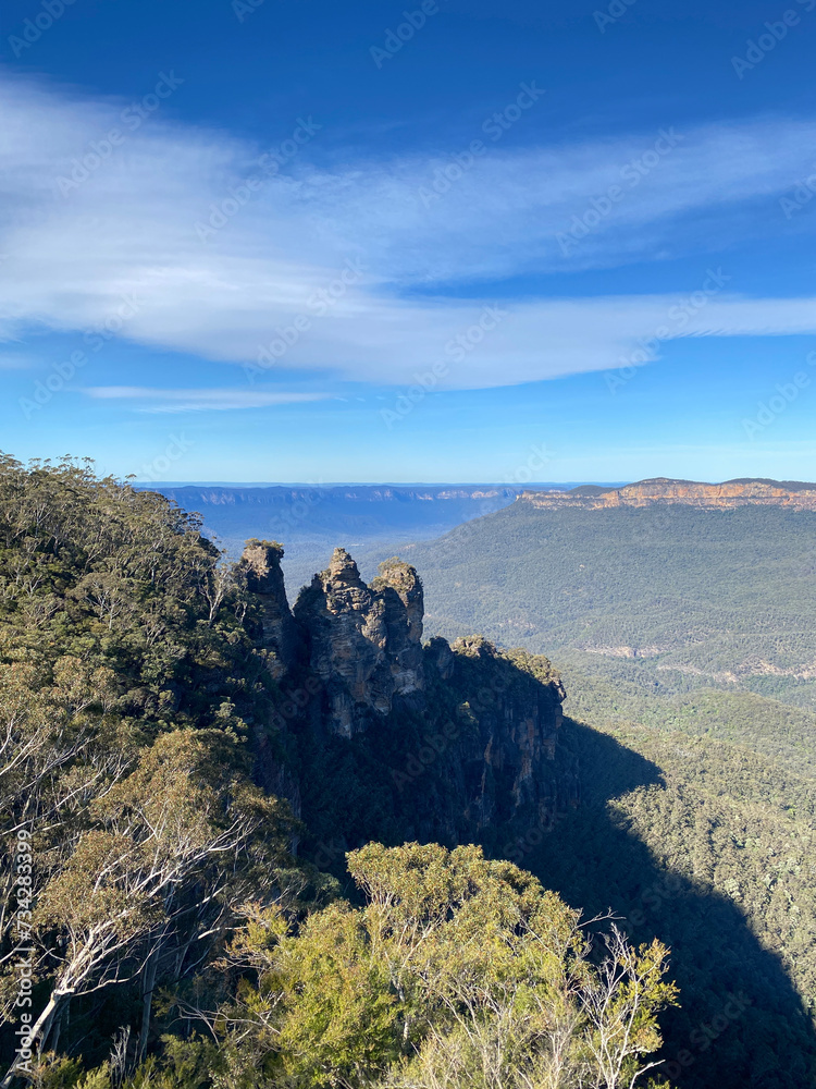 Fototapeta premium Three sisters rocks at the Blue mountains, Australia, NSW. Spectacular views from a mountain-top lookout. Unusual rock formation. Summit of the mountain