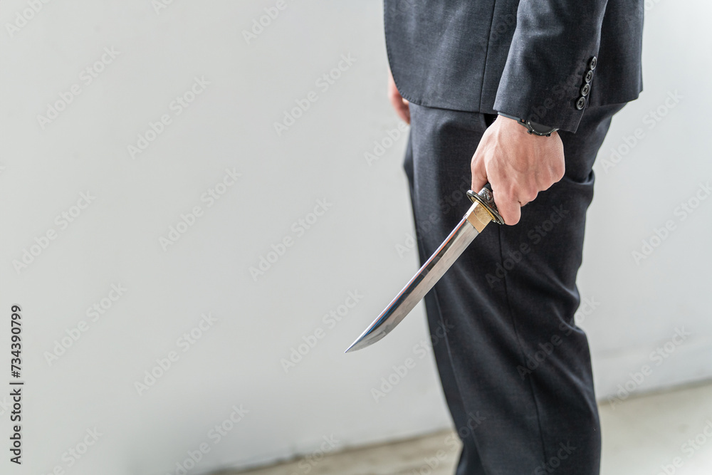 Φωτογραφία 刃物を突き出す男性(凶器・傷害・正当防衛・犯罪・脅迫・事件)