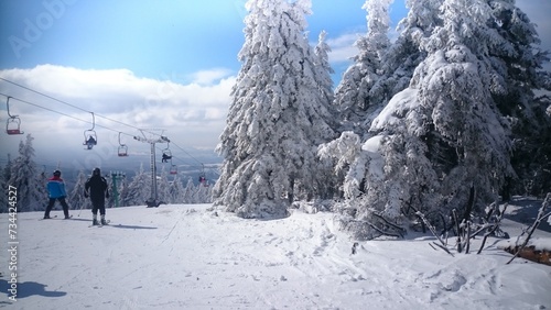 Urokliwe krajobrazy i widoki w Karkonoszach  - zimą