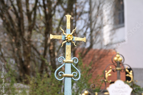 Kreuz auf einem Grabstein photo