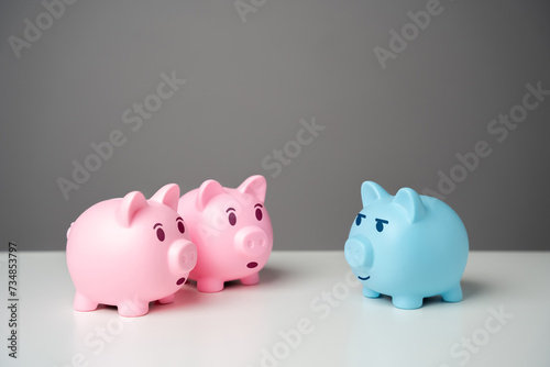 Fotografía The piggy banks eagerly listen to the storyteller