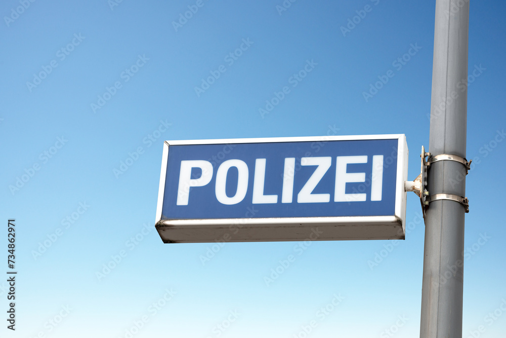 Fototapeta premium Polizei, Schild an der Laternenmast