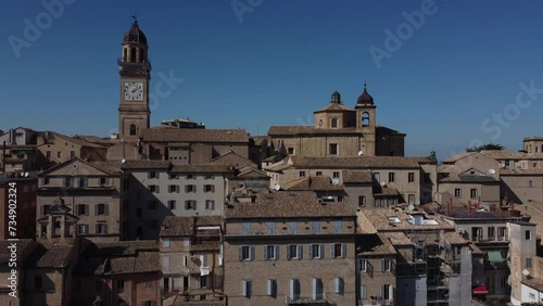 drone: vista del centro storico di Macerata. Marche, Italia.