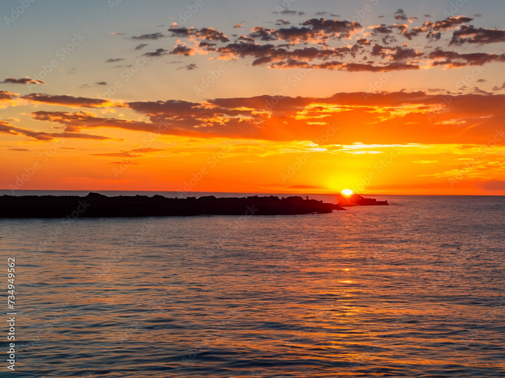 Fototapeta premium beautiful sunset over the sea