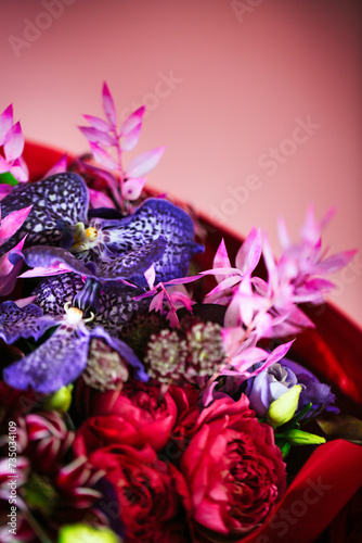Fototapeta Naklejka Na Ścianę i Meble -  Purple and Red Flower Bouquet in Red Bowl