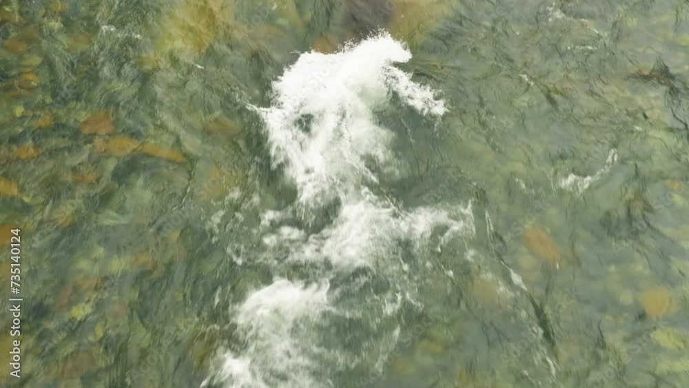 Vidéo Stock Top view of water flow in mountain river. At the threshold ...