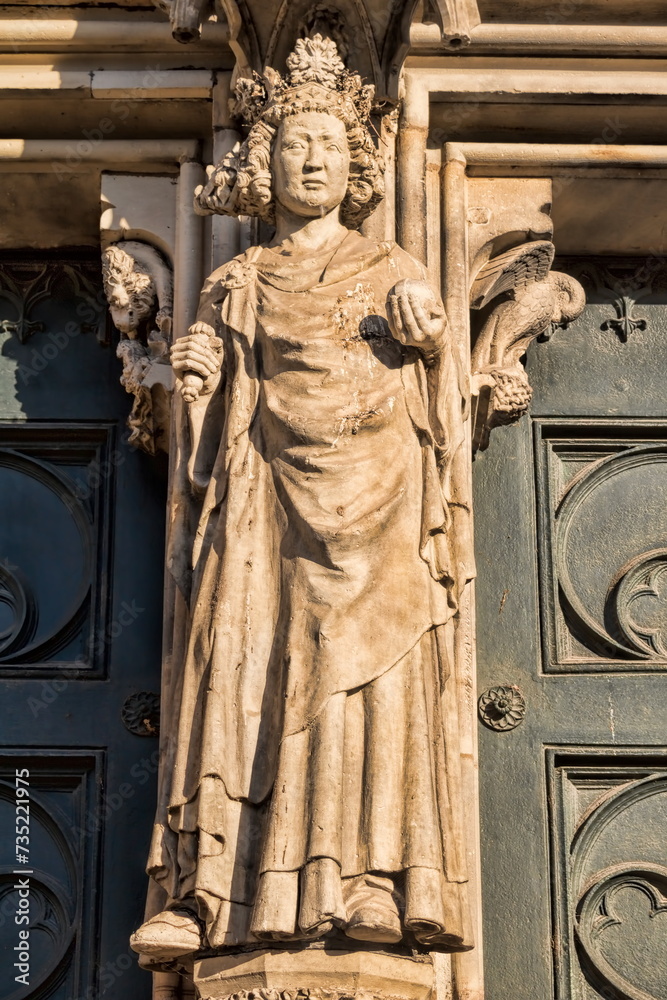 magdeburg, deutschland - statue von kaiser otto am dom