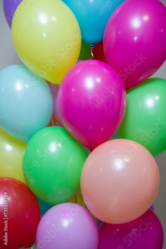 a bunch of bright multi-colored helium balloons © Анастасия Жукова