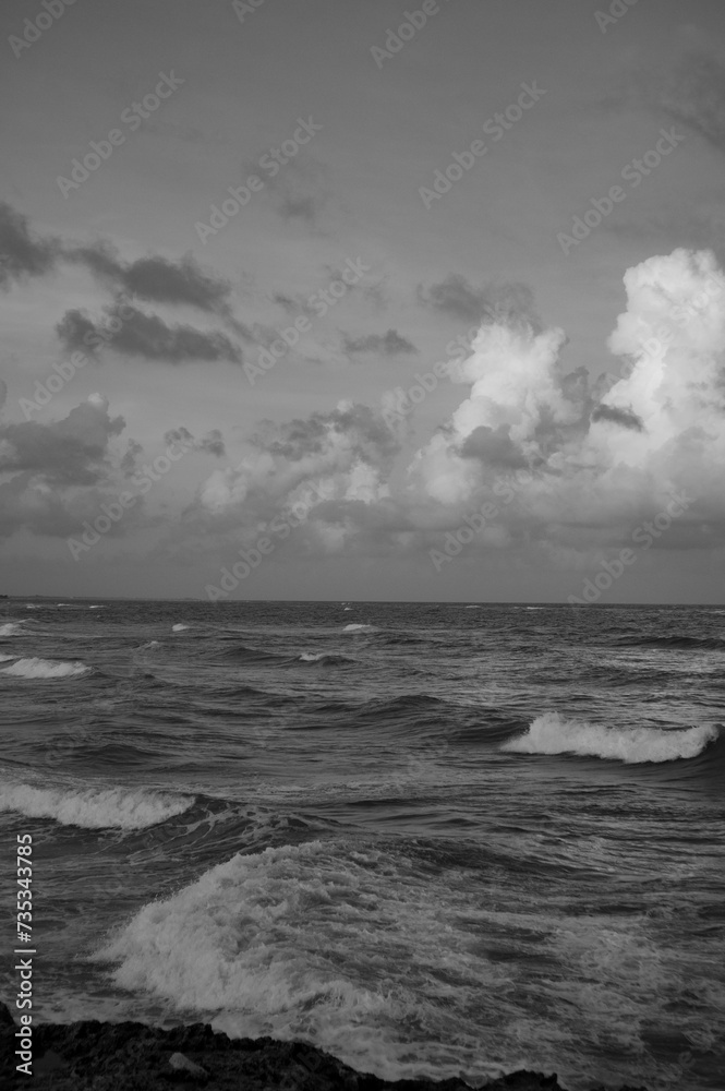vista del oleaje del mar en el horizonte 