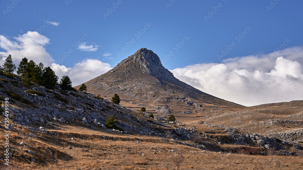 Monte Bolza una piramide di roccia nel centro dell'Abruzzo - Gran Sasso - Campo Imperatore