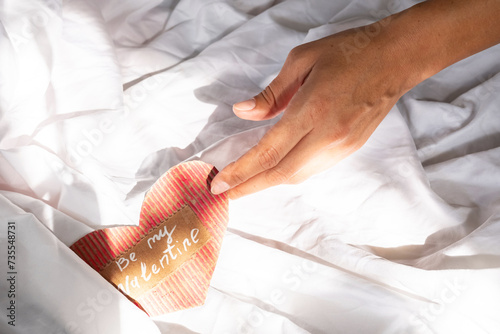 Foto Be My Valentine phrase on handmade Valentine card.