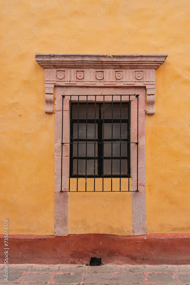 Obraz premium Details of streets in Peña de Bernal Mexican town