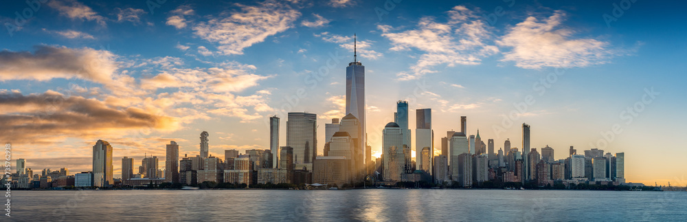 Obraz premium Sunrise over New York city