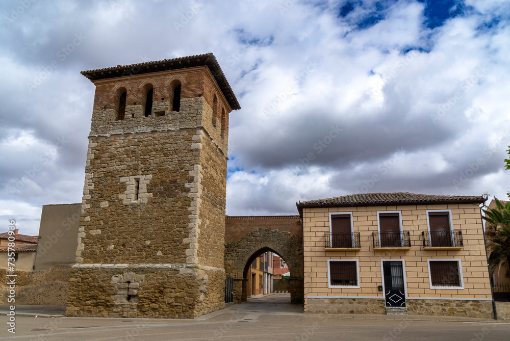 Arch of Santiago (11th-13th centuries). One of the four access doors to the villa in the past. Villalpando, Zamora, Spain.