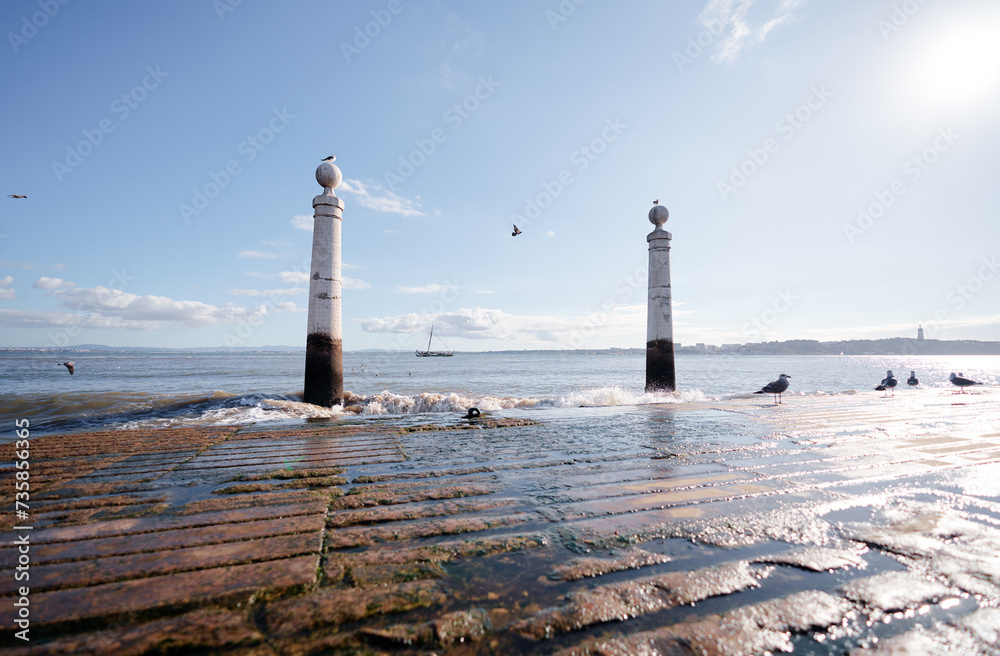 Obraz premium Cais das Colunas - ancient river promenade in Lisbon, Portugal.