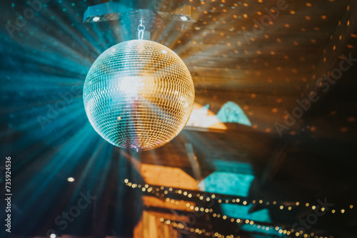 
Una bola de espejos o bola de discoteca o simplemente bola de discoteca. Es un objeto esférico que refleja la luz en varias direcciones, produciendo un efecto visual complejo.  photo