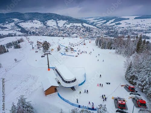Stacja narciarska Master-Ski zimą. Zimowa sceneria.