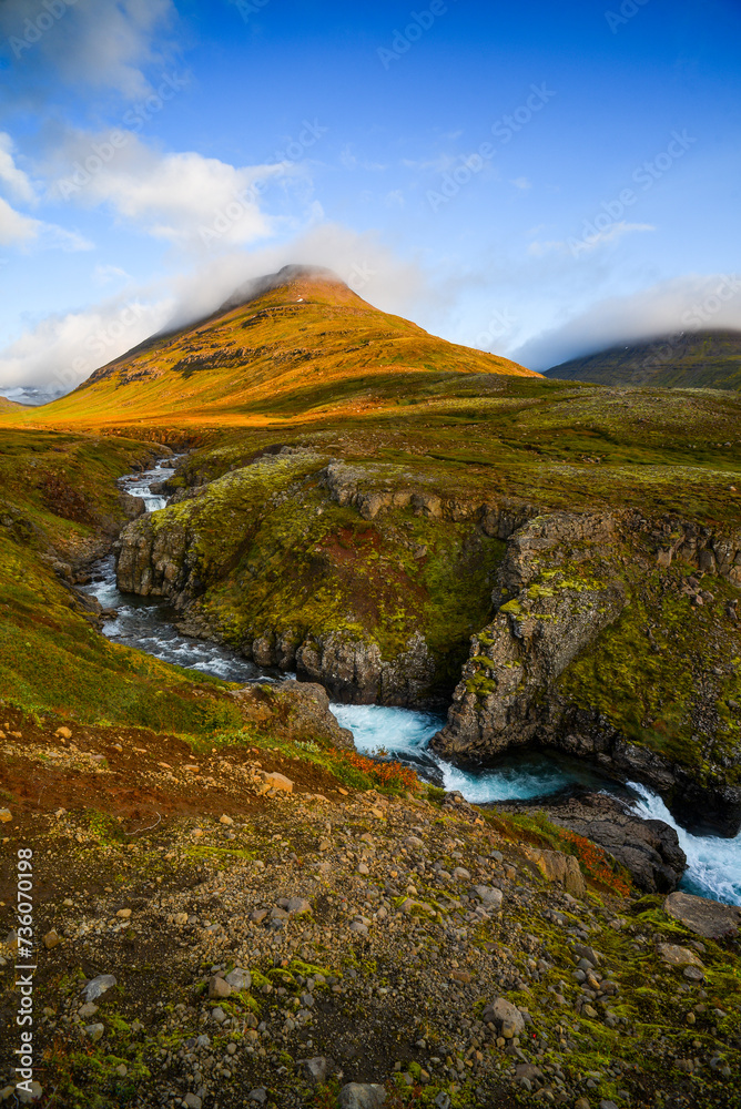 Φωτογραφία Sunset on a bend of a river on the way to Mjóifjörður fjord, East Fjords, Iceland