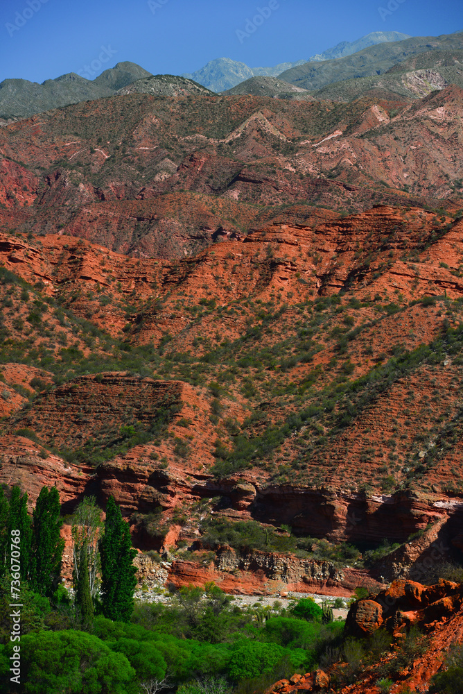 Φωτογραφία The multicoloured landscape of the Sierra de Famatina mountain range from the scenic Cuesta de Miranda stretch of the famous Ruta 40 National Route, La Rioja, Argentina