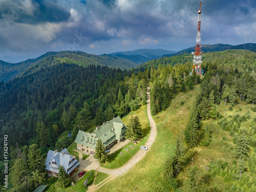  Lot nad Przehybą - schronisko PTTK na Przehybie. Piękne krajobrazy.