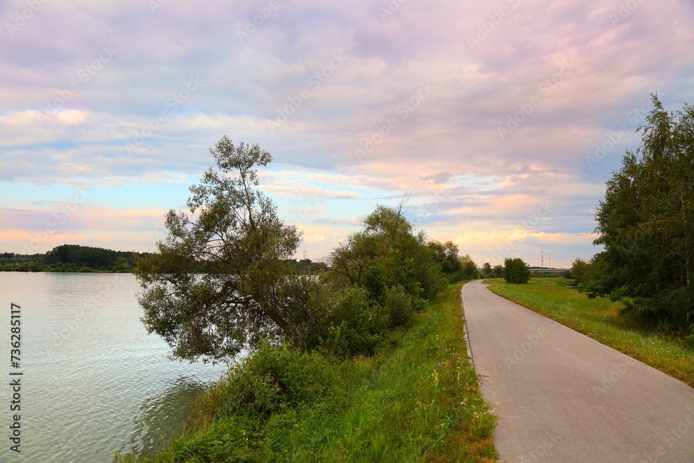 Fototapeta premium Donauradweg in Krems, Austria