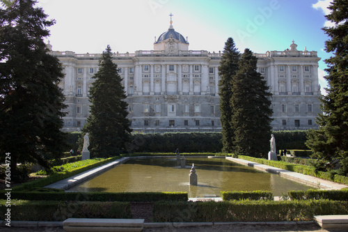 Fuente frente a Palacio real de Madrid, España.  photo