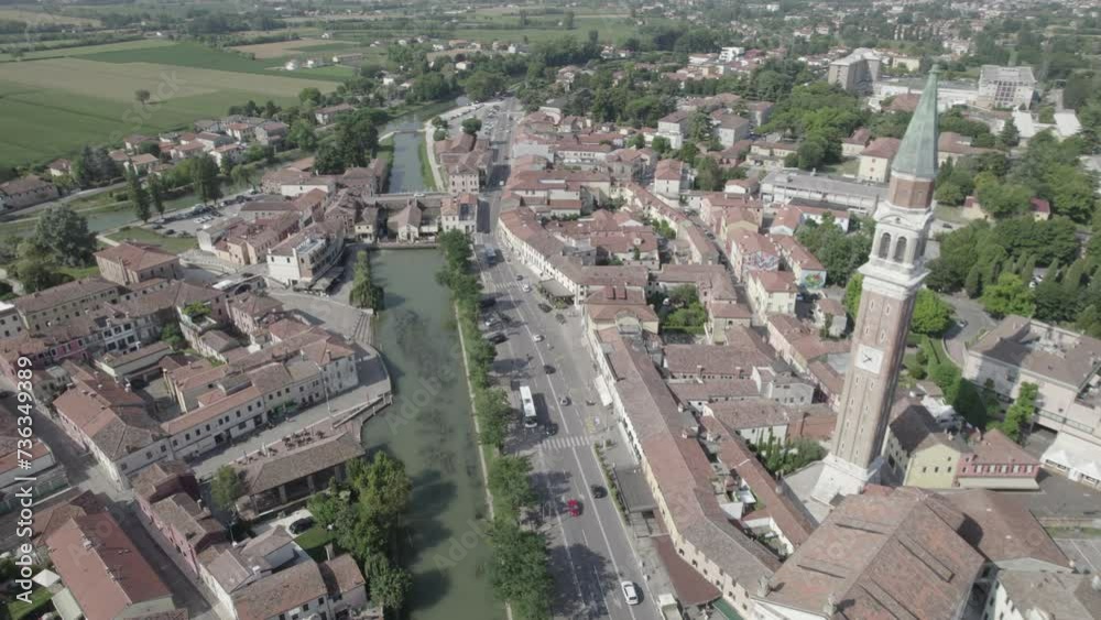 drone: Dolo, Venezia. Vista aerea del centro storico. Veneto, Italia
drone: Dolo, Venezia. Vista aerea del centro storico. Veneto, Italia