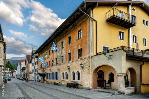Fototapeta Naklejka Na Ścianę i Meble -  Historic buildings at the old town of Garmisch-Partenkirchen
