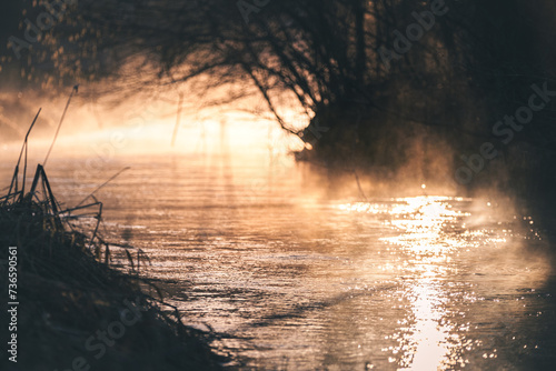 Fluß bei Sonnenaufgang